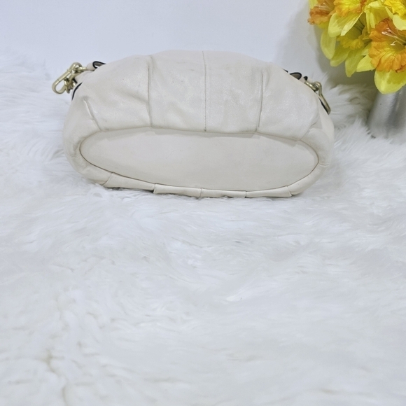 Coach Maddison Cream Leather used - Picture 10 of 16